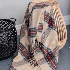 Irish 100% lambswool blanket, 70”x57”, new
